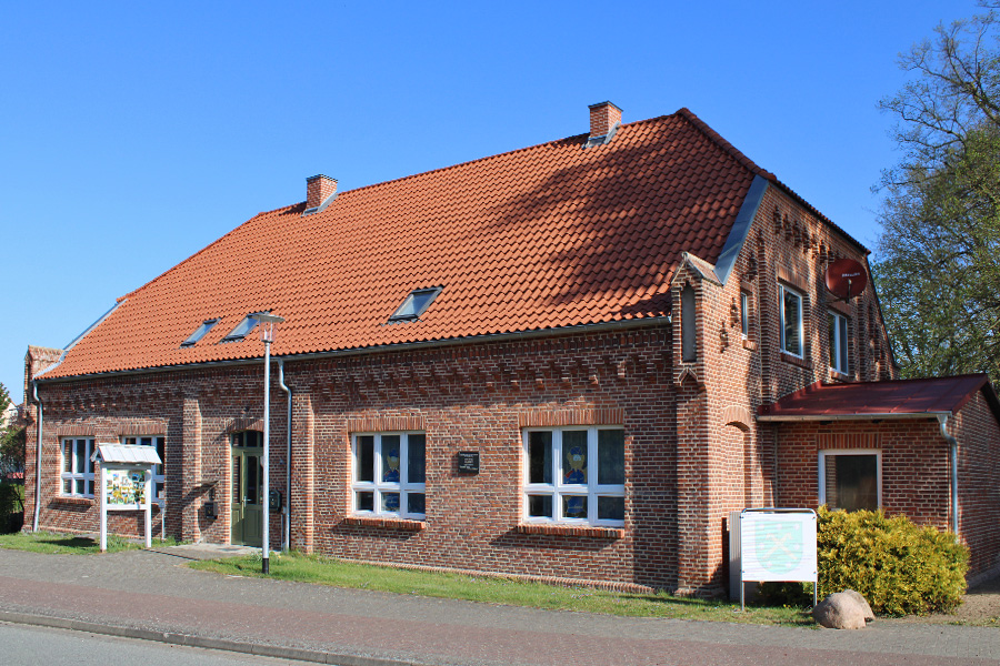 Fassadensanierung Alte Schule in Spornitz